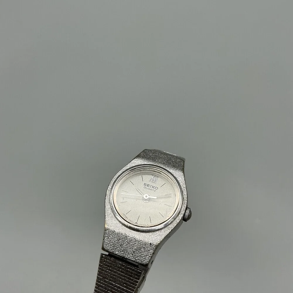 Vintage Seiko Womens Watch 18mm Silver Tone 2P21-0A79 New Battery 6.75